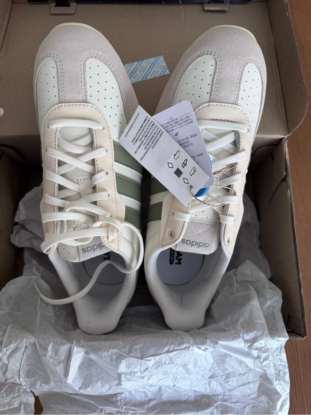 New women’s Adidas Barreda Lo sneakers